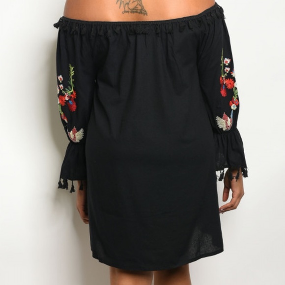 PLUS SIZE  BLACK WITH FLOWER EMBROIDERY DRESS - Picture 2 of 2